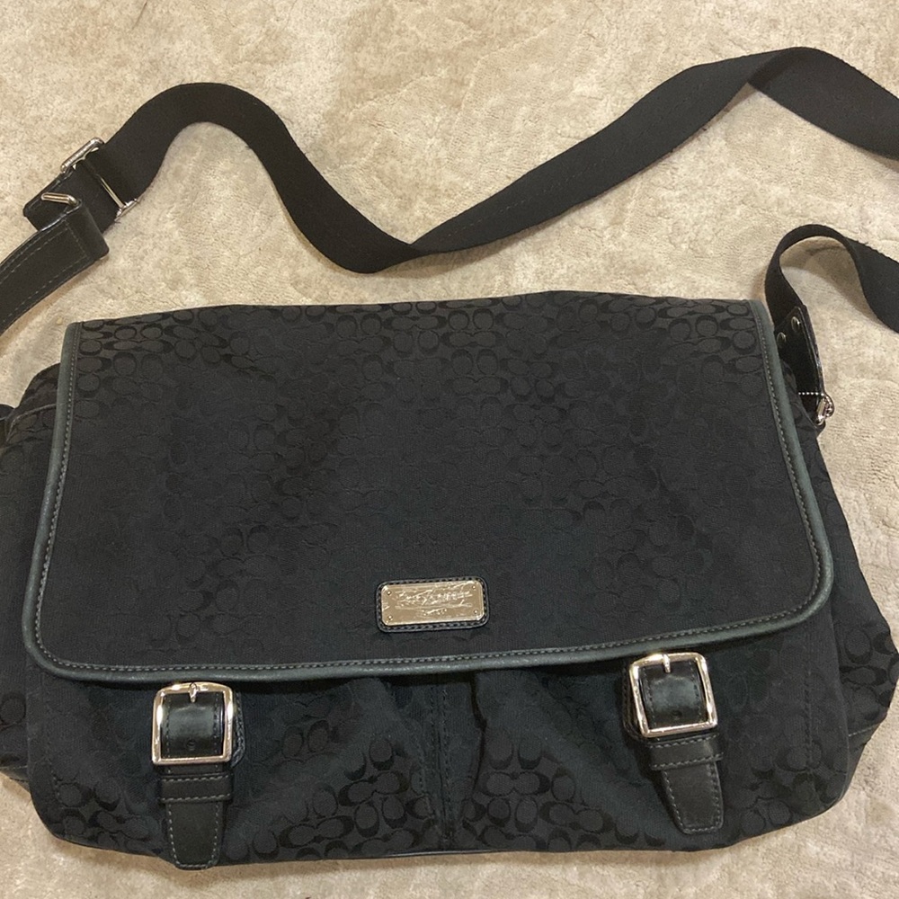 Coach Signature Messenger Bag
Crossbody Black Laptop Briefcase
Business